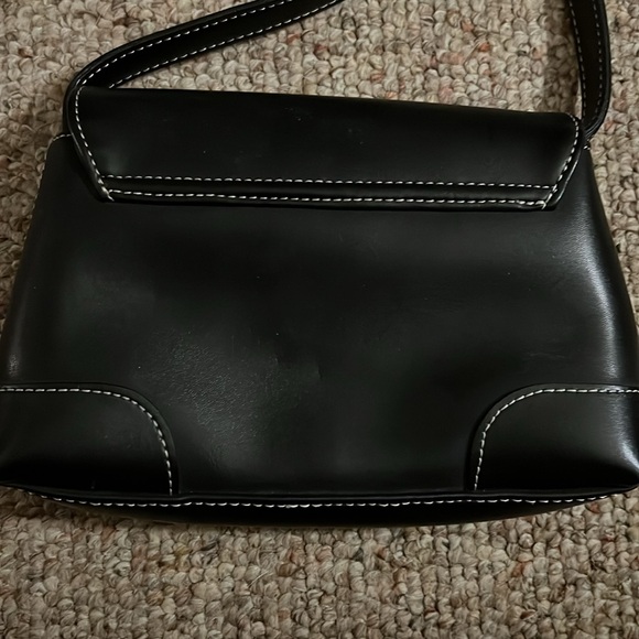 Guess Small Black Leather Snap Front Crossbody Purse - Picture 5 of 6